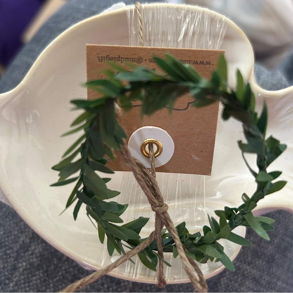 Set of three glazed stoneware dipping dishes
DOVE